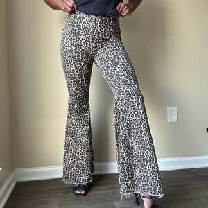 Free People We The Free Leopard Print Bell Bottom Flare Jeans Size 29